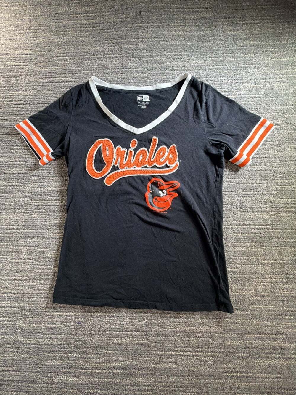 New Era Baltimore Orioles V-Neck T-Shirt Size L